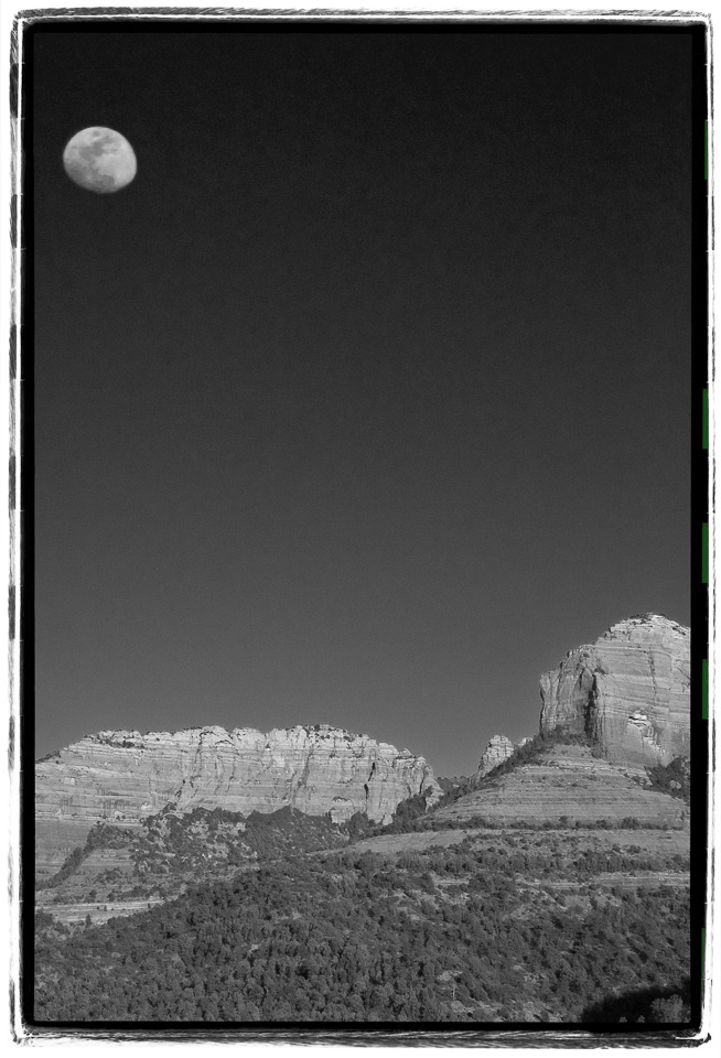 Moon-Over-Redrocks-(B-W).jpg