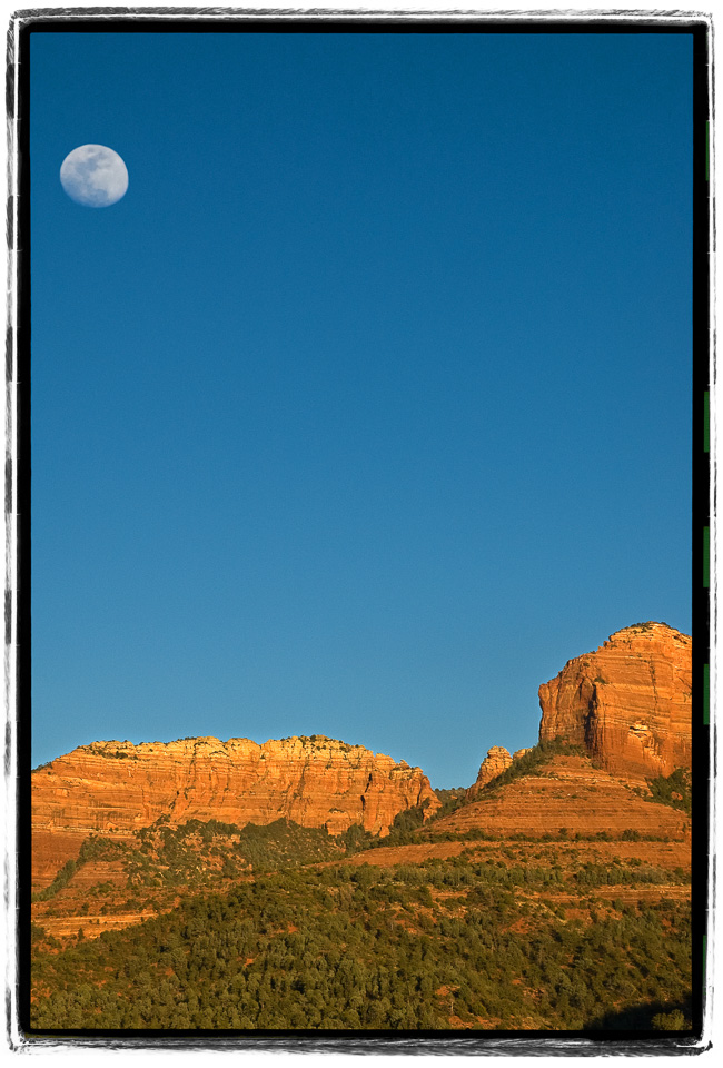 Moon-Over-Redrocks.jpg