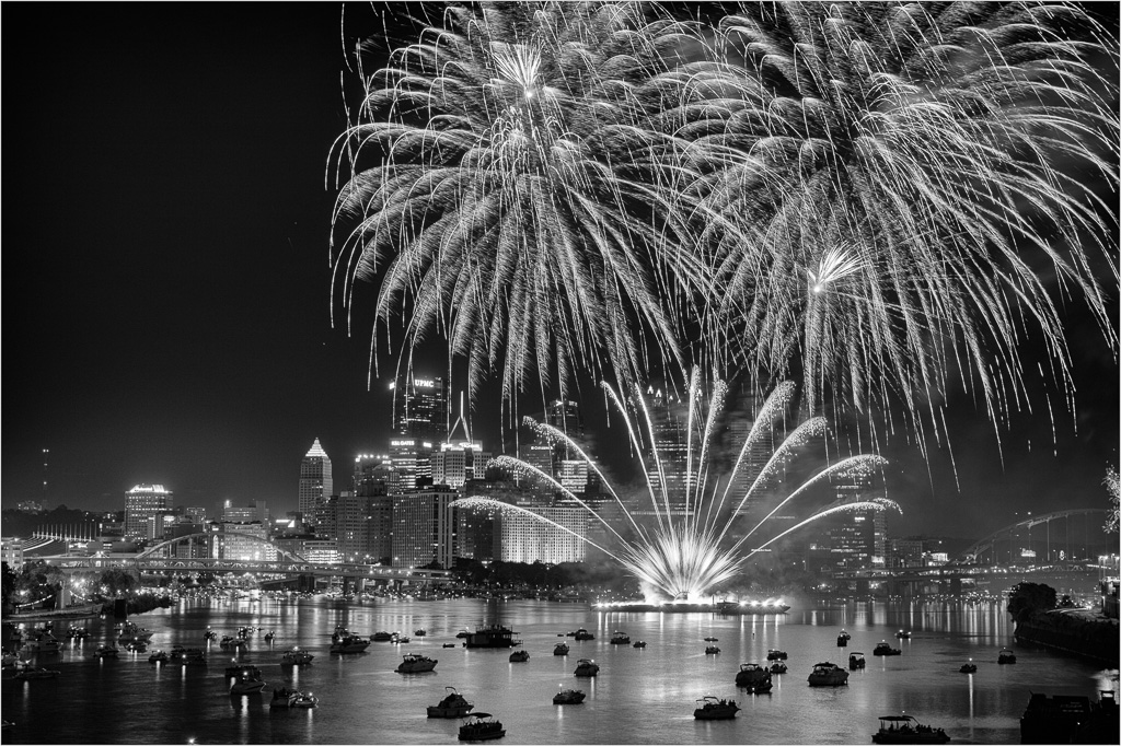 Pittsburgh-Loves-Fireworks-BW.jpg