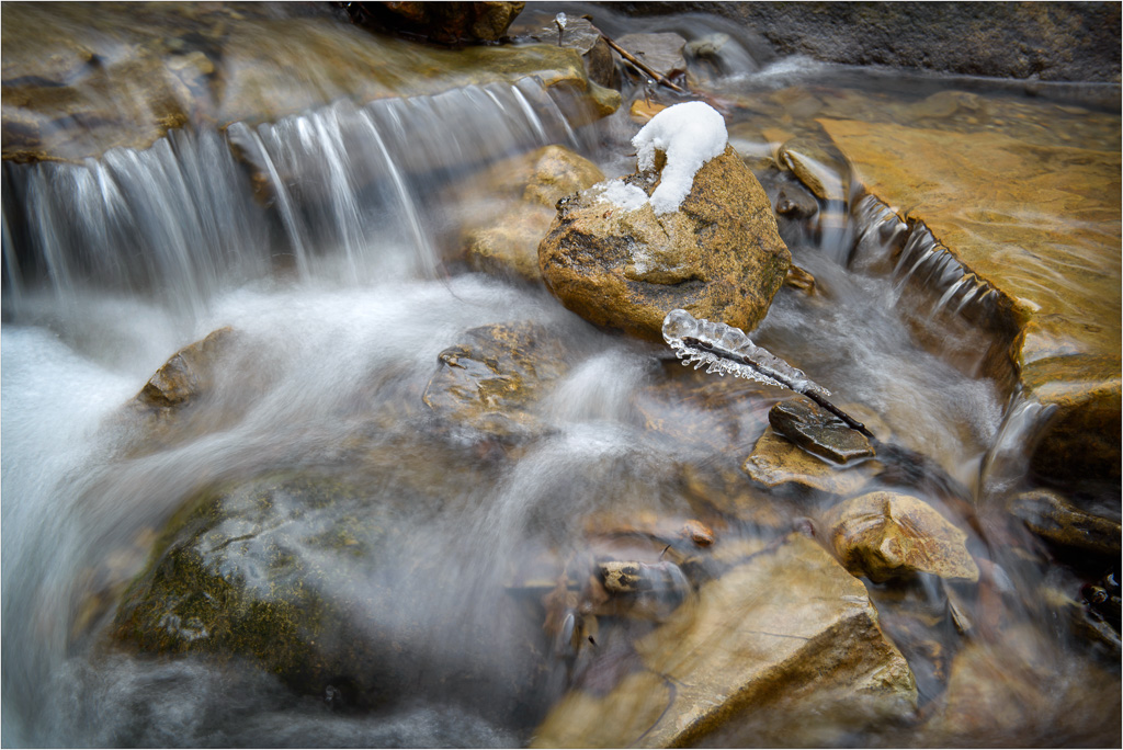 Flowing-Mist-And-Icy-Rocks.jpg