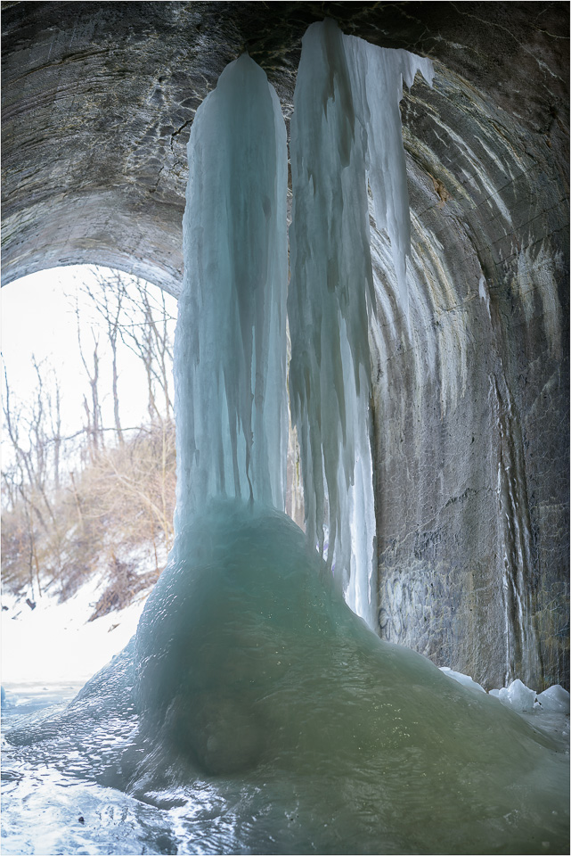 The-Pillar-Of-Ice-In-The-Tunnel.jpg