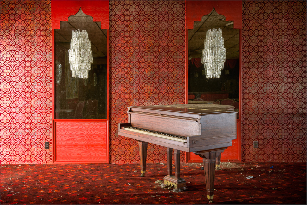 Scarlet-And-The-Ivories.jpg